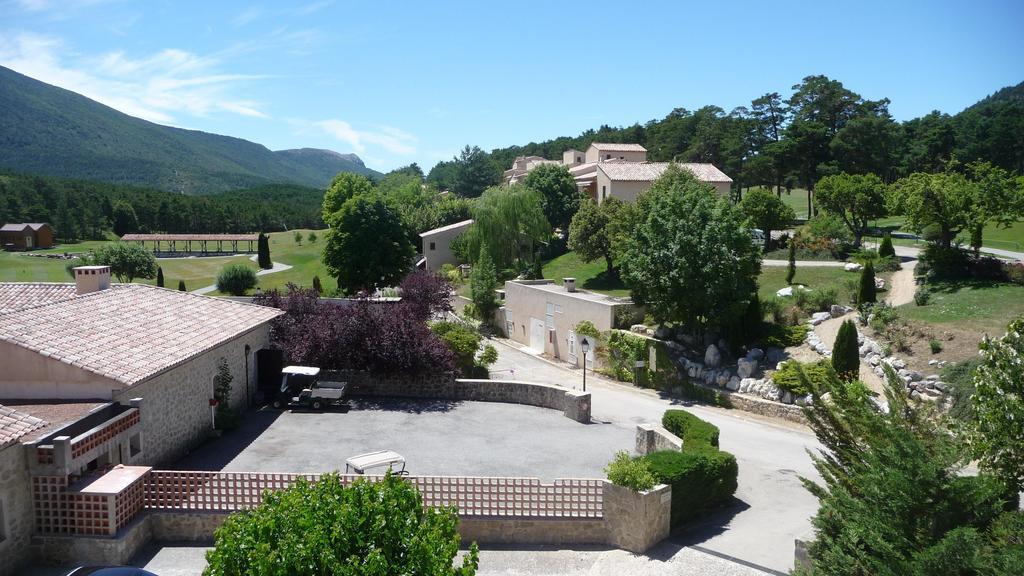 Chateau Et Golf De Taulane La Martre Esterno foto
